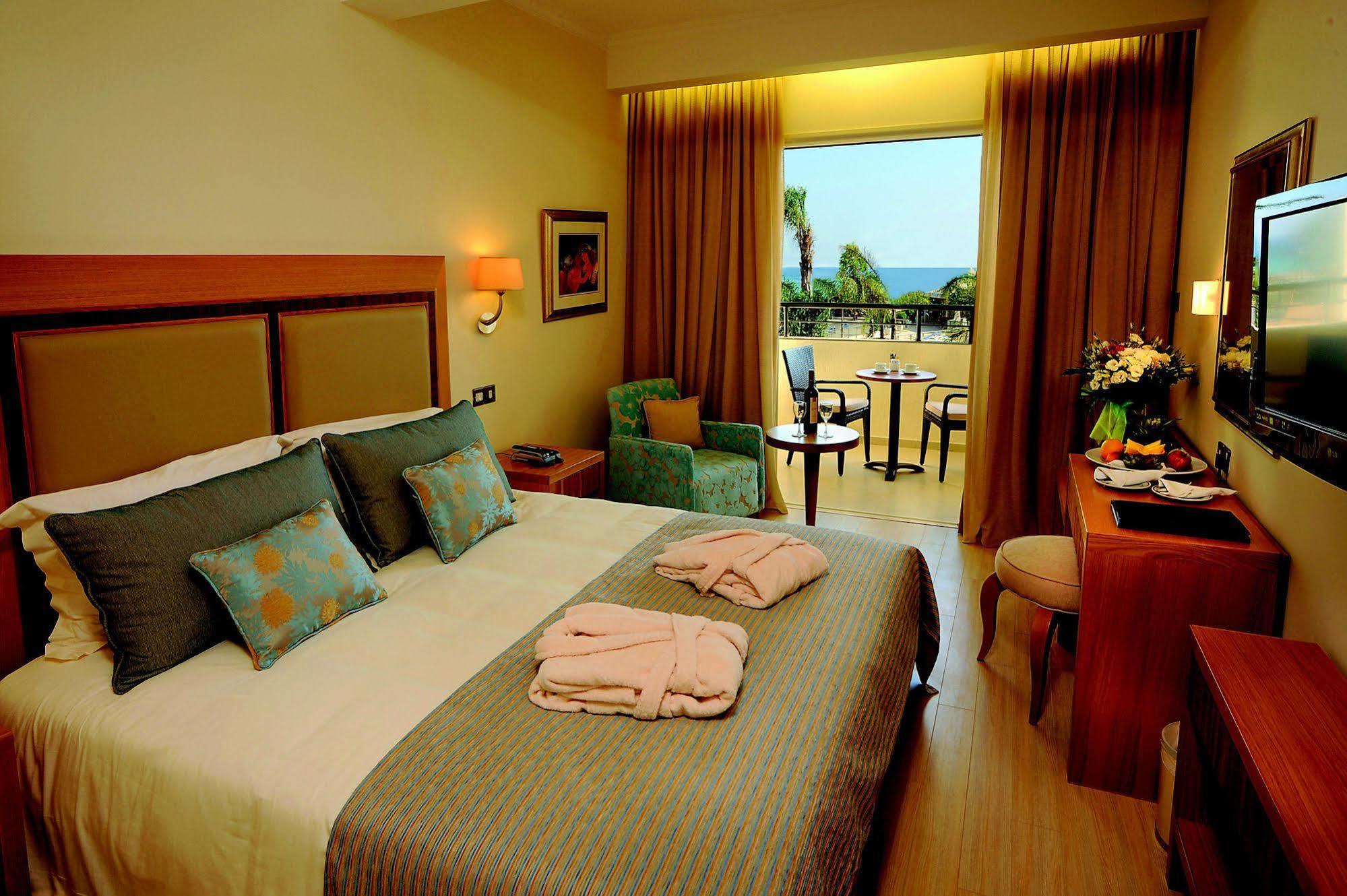 Olympic Bay Adults Only Hotel Ayia Napa Ngoại thất bức ảnh
